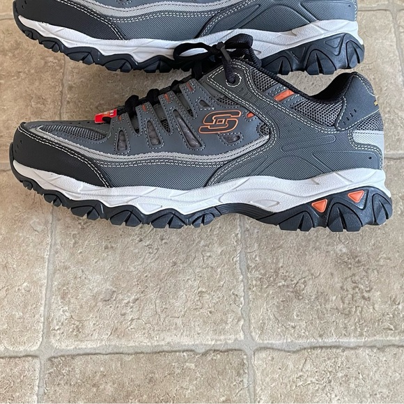 Skechers Men's Gray Athletic Shoes, New with Tags, size 10.5 W - Picture 3 of 7